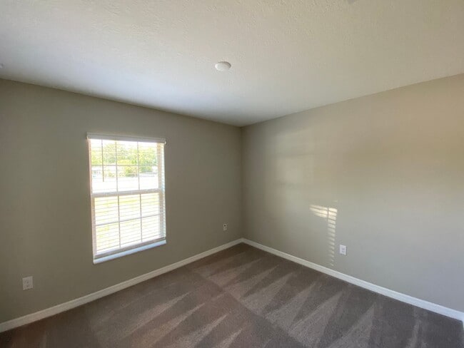 Building Photo - MOVE IN BY END OF MARCH AAND RECEIVE TWO WEEKS FREE!!  Hills Of Tuscany - Great Location, 3/2/2 *...