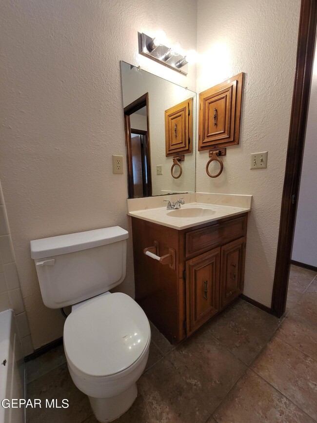 Building Photo - 11340 Lake Nasser Dr