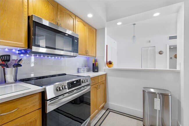 Building Photo - 5600 Collins Ave