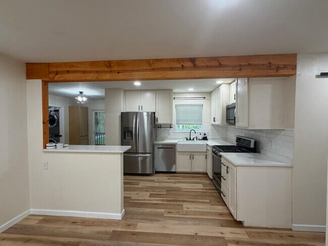 Building Photo - 4702 Pinson Dr