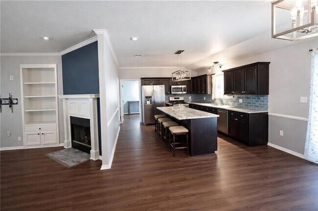 Building Photo - 658 Pierce Dr