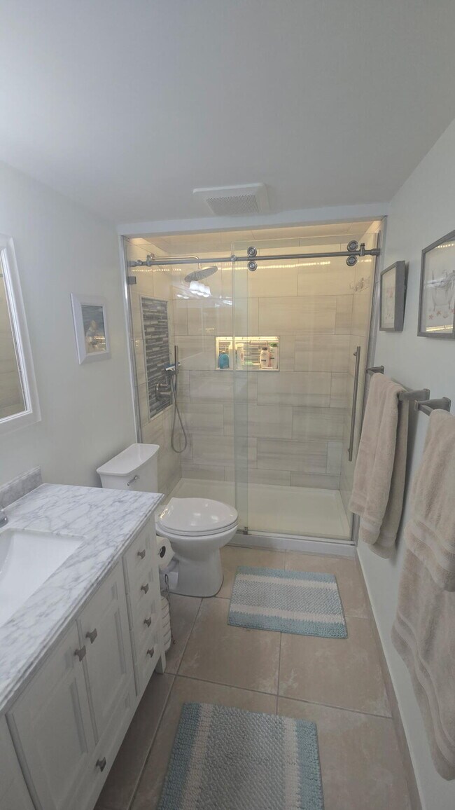 Building Photo - 605 Sombrero Beach Rd