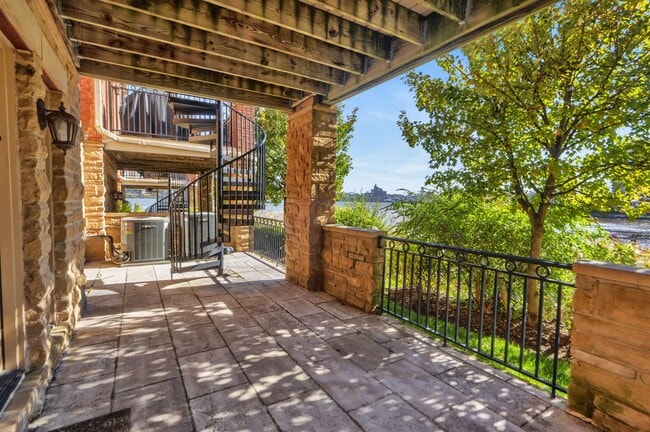 Building Photo - 17 Moorings Ln