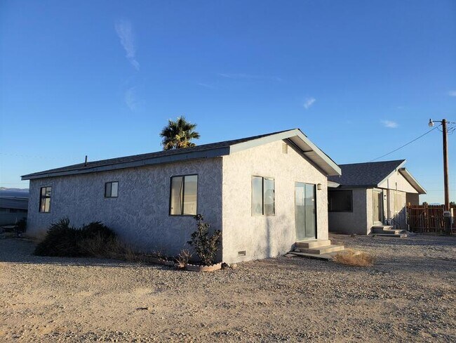 Building Photo - 2220 W Bell Vista Ave