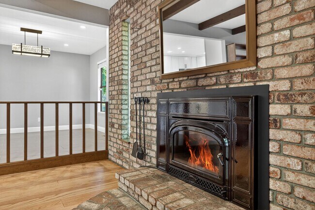 Building Photo - Charming 3-Bed / 2-Bath Retreat on Over an Acre in Sebastopol