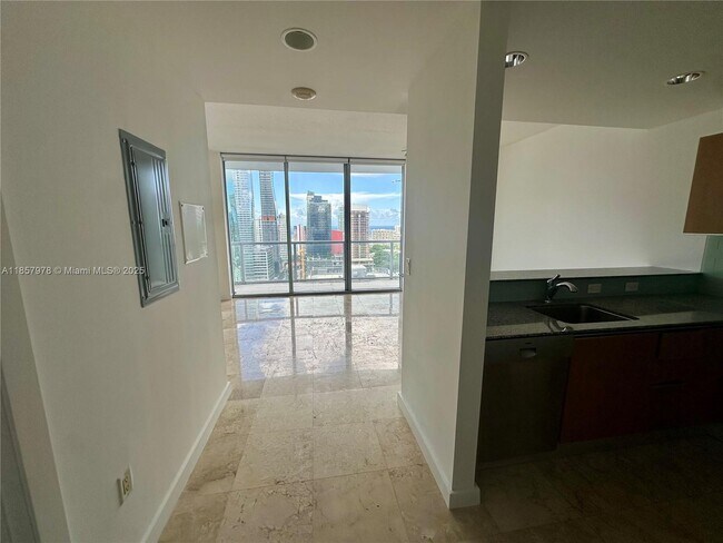 Building Photo - 1060 Brickell Ave
