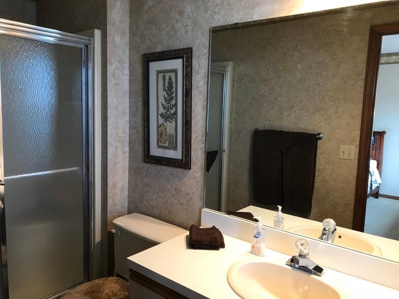 master bath - 5005 Faraon St