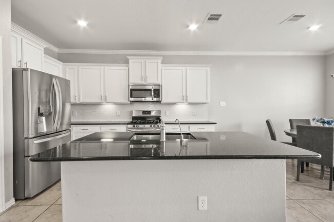 Building Photo - 702 S Galley Dr