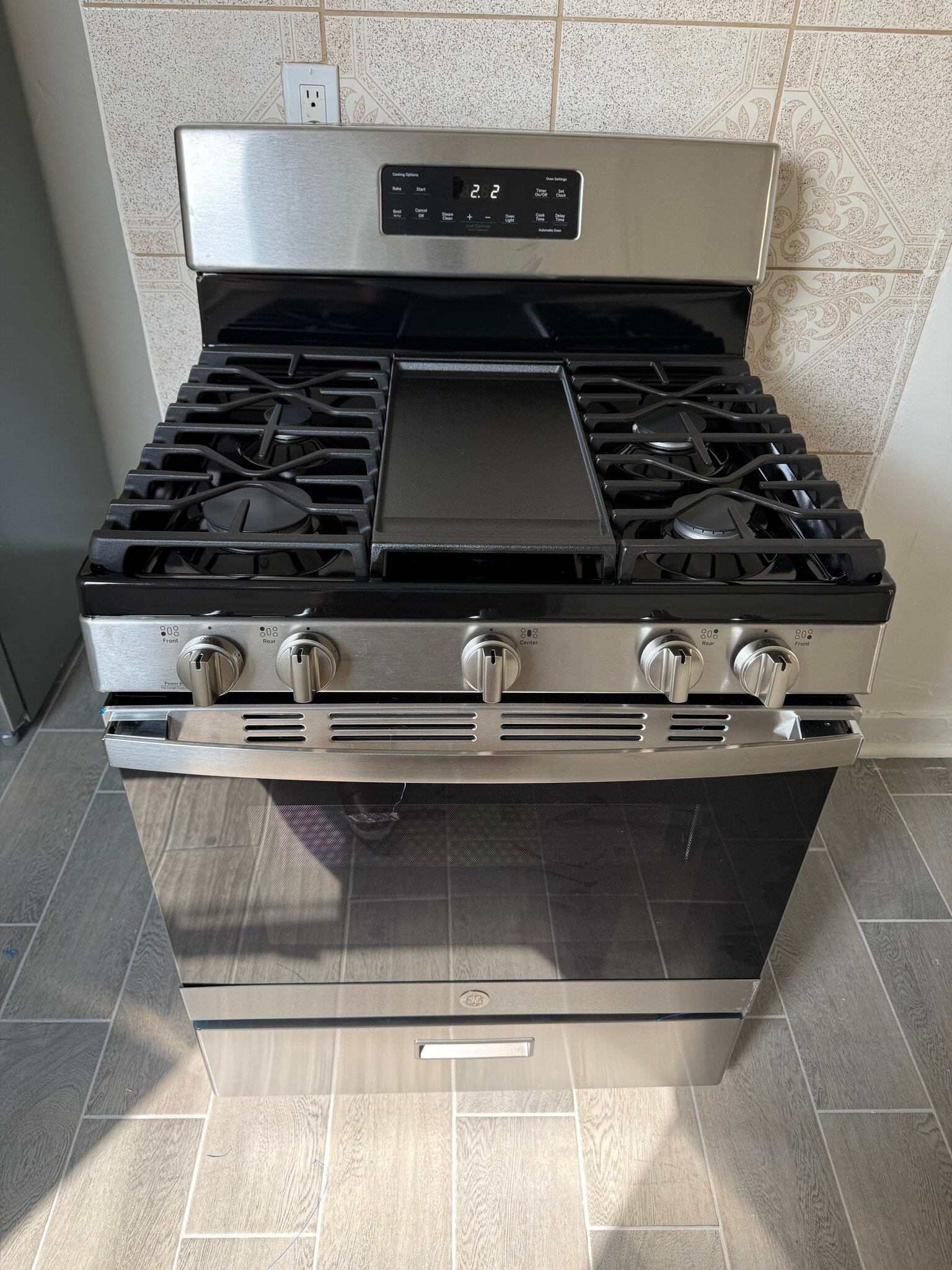 Building Photo - 2815 1/4 S Norton Ave