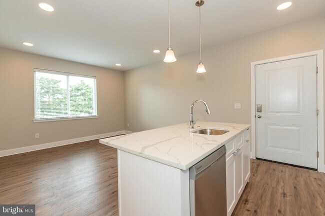 Building Photo - 2220-28 Master St