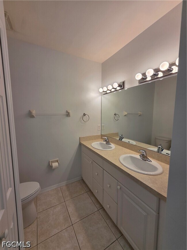 Building Photo - 2261 Somerset Ridge Dr
