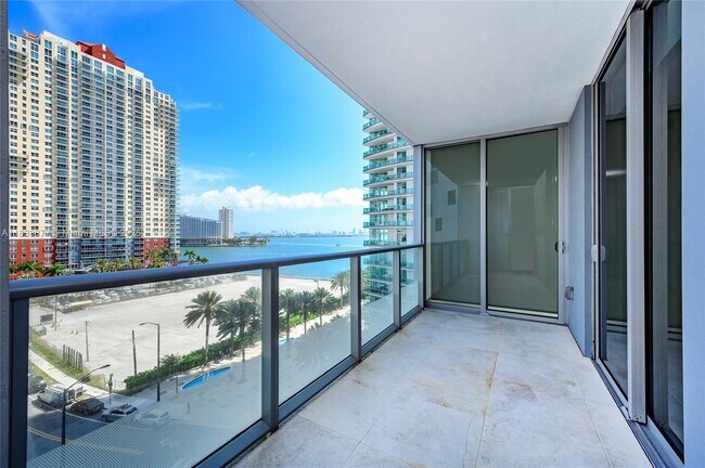 Building Photo - 1300 Brickell Bay Dr