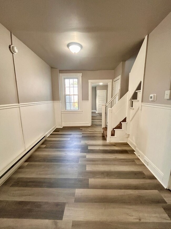 Building Photo - 539 1/2 Green St – 3 Bed, 1 Bath Home in L...