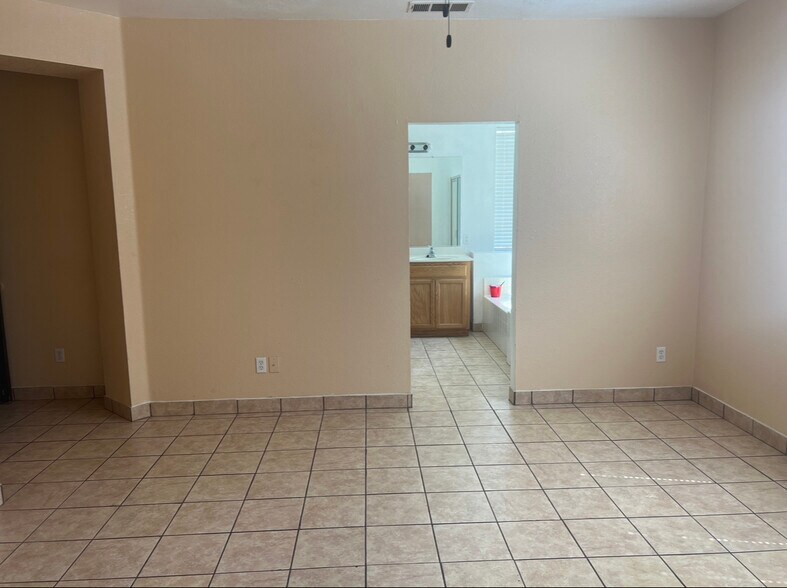 Building Photo - 16649 Emerson Ct