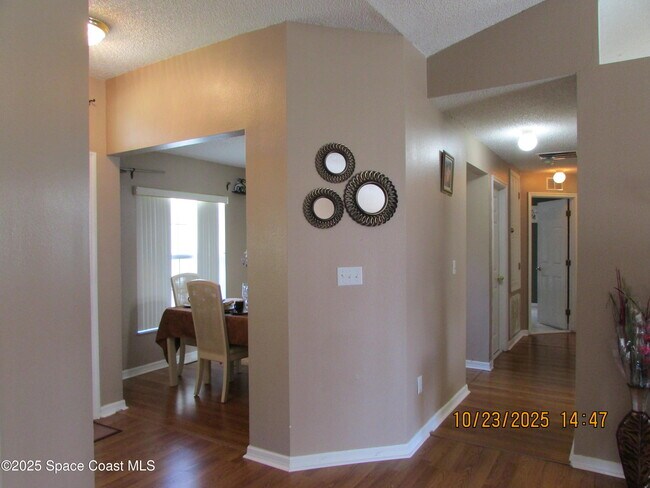 Building Photo - 534 White Plains Ave SW