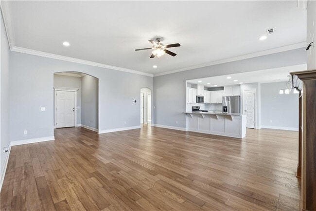 Building Photo - 2007 W Gilligan Ave