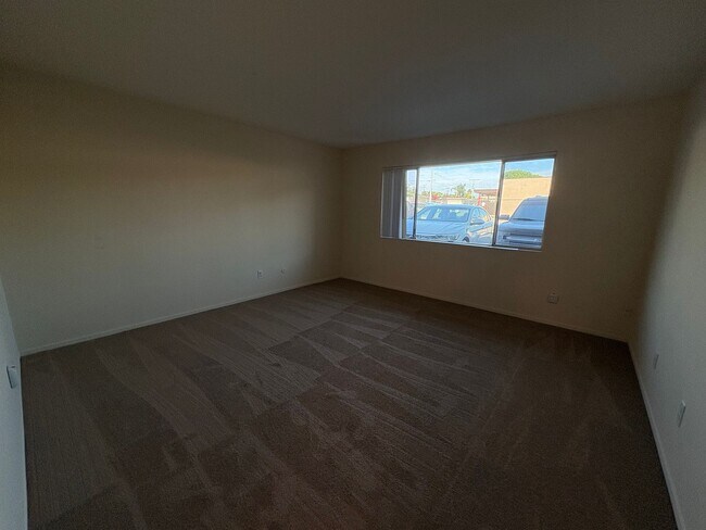 Building Photo - ***Move-in special 1/2 off 1st months rent...