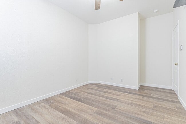 Building Photo - 213 Tapwood Ln