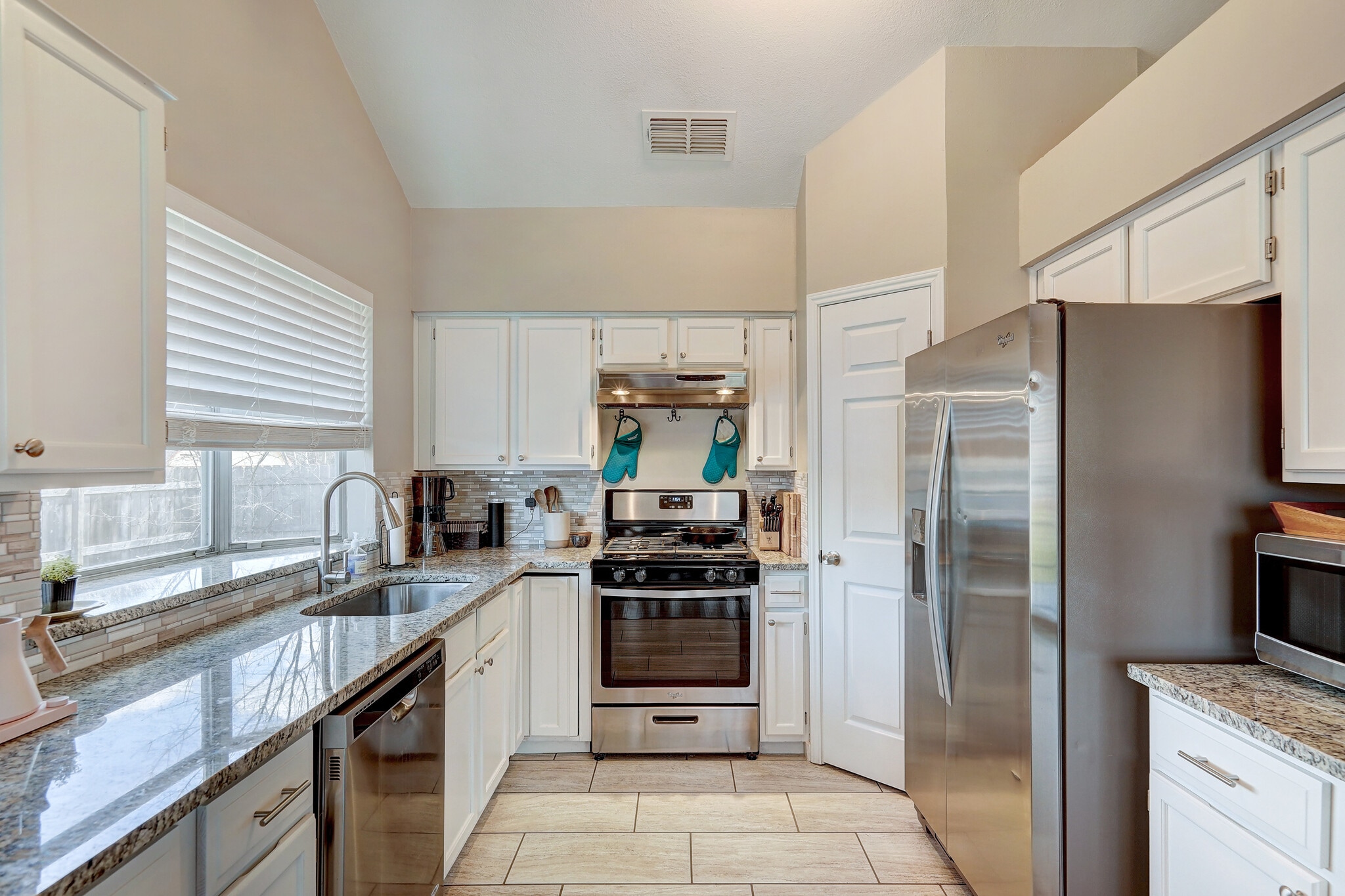 Building Photo - 1307 Rambling Cv