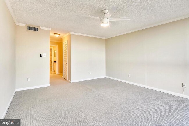 Building Photo - 1101 S Arlington Ridge Rd