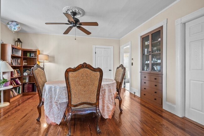 Building Photo - 42 Pleasant St