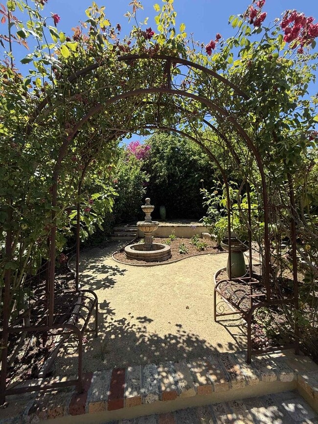 Building Photo - Redwood City Hillside Retreat – 4BR, 3BA w...