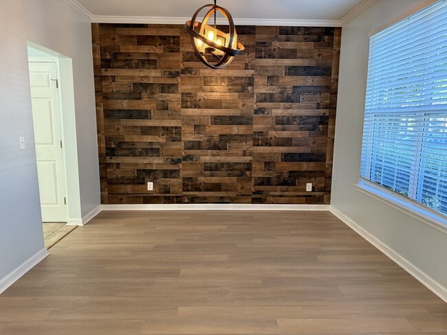 Building Photo - 1206 Maroon Dr