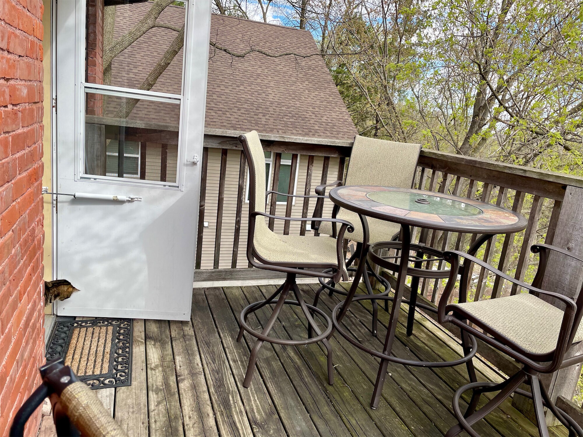 Balcony - 401 Laurel St W