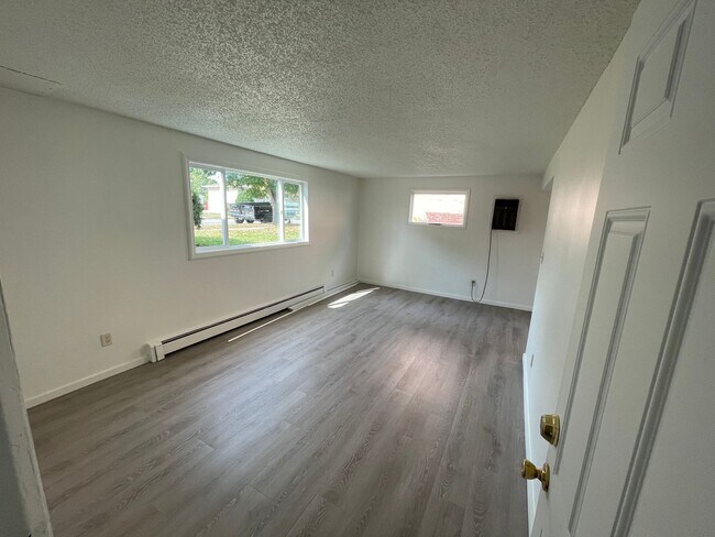 Building Photo - 1340 4th Ave SW