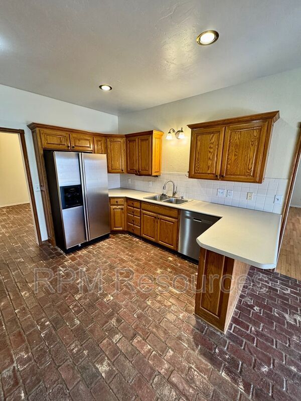 Building Photo - 6213 N Woodcreek Ct