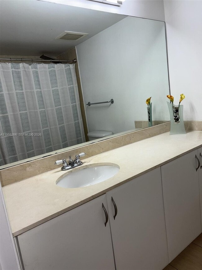 Building Photo - 1750 N Bayshore Dr