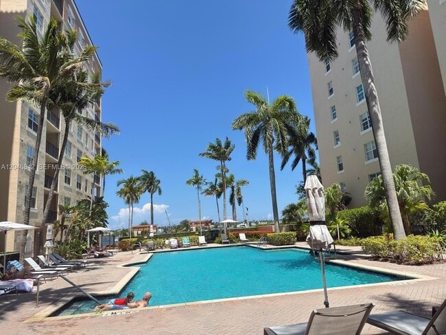 Building Photo - 1801 N Flagler Dr