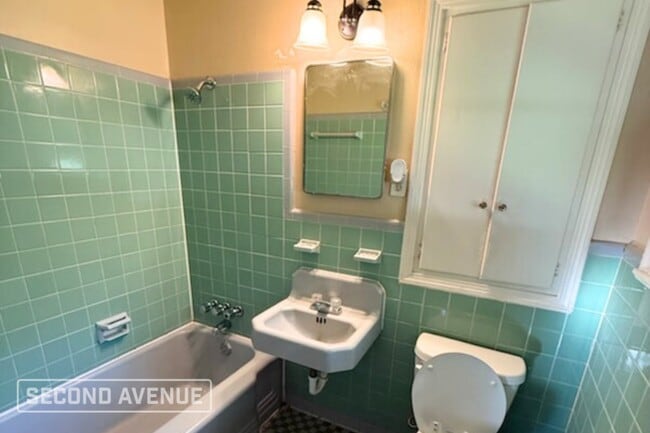Building Photo - 4056 Hermitage Dr