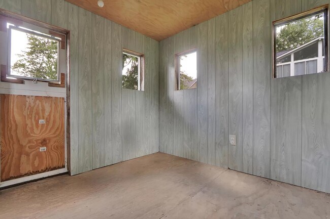 Building Photo - 601 Blackburn Dr