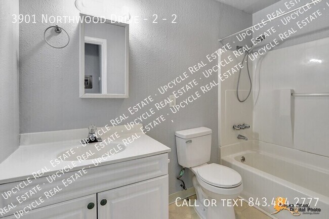 Building Photo - 3901 Northwood Dr