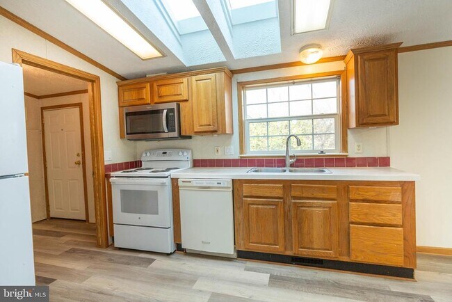 Building Photo - 202 N Teal Rd