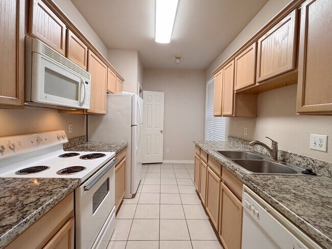 Building Photo - 2255 Braeswood Park Dr