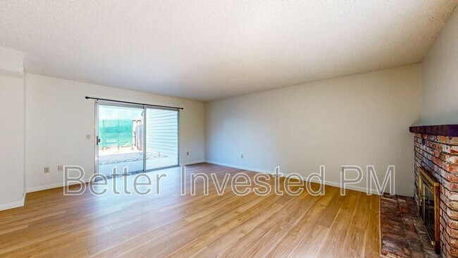 Building Photo - 657 Rinaldo St