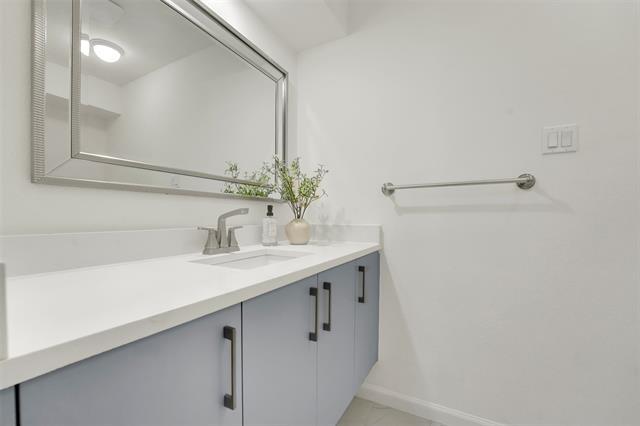 Building Photo - 6910 Midcrest Dr