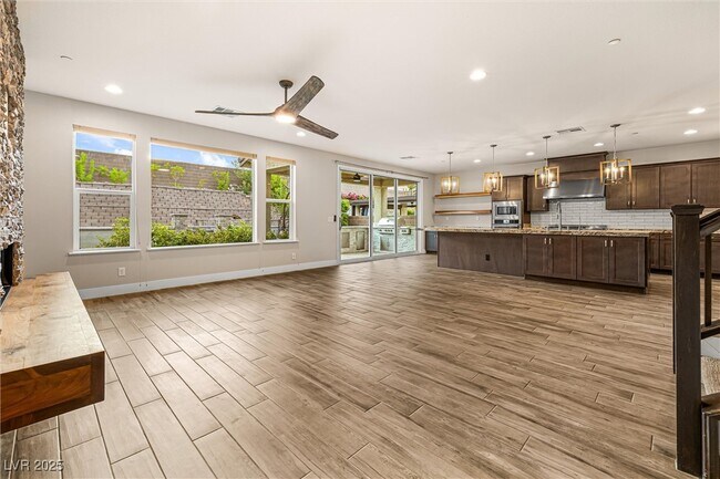 Building Photo - 4631 Amazing View St