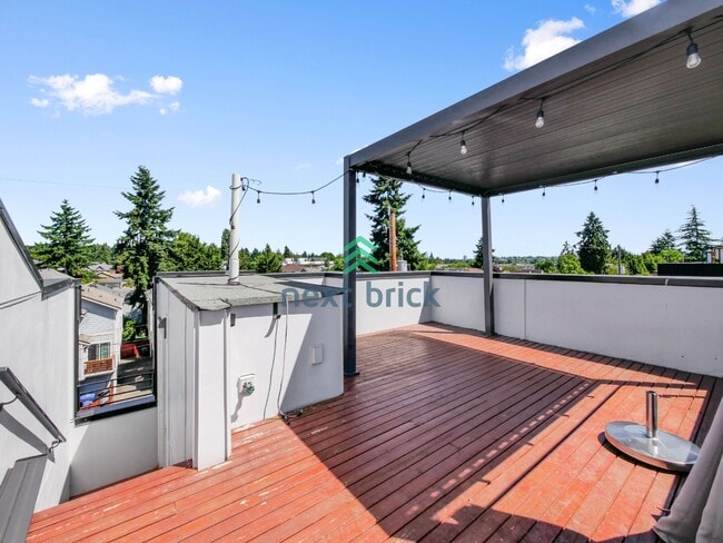Building Photo - 2 Bed 2 Bath Spacious Townhome