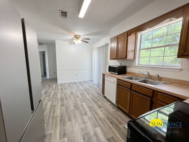 Building Photo - Spacious Two-Story 4BR Cul-De-Sac Home in South Crestview!