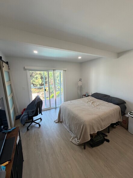 Building Photo - 2396 Redlands Dr
