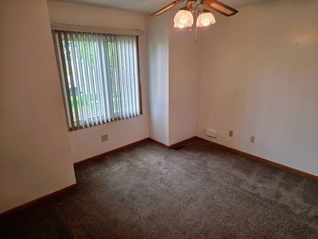 Building Photo - 5310 Brookview Dr