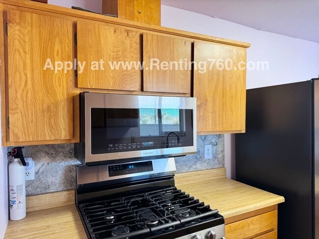 Building Photo - 2 Bed 1 Bath Home Near JT National Park