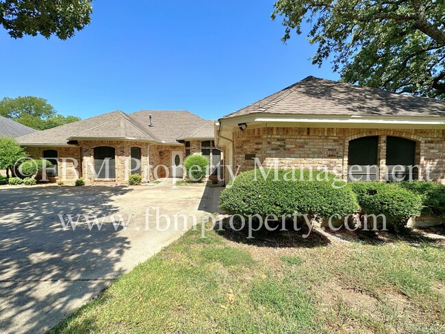 Building Photo - Charming 3 Bedroom, 2.5 Bathroom Home in A...
