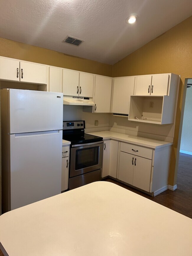 Building Photo - 2108 Jonathan Ln