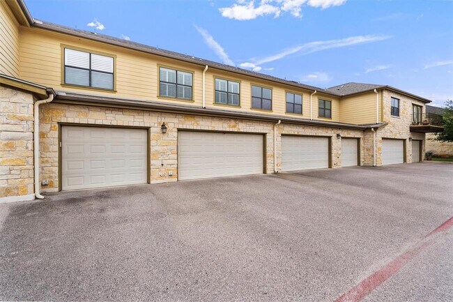 Building Photo - 2101 Town Centre Dr