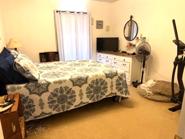 Building Photo - 2 bedroom 1 bath in a quiet neighborhood