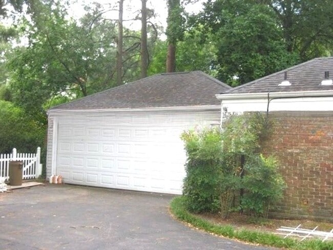 Building Photo - Beautiful Spacious Germantown Home!